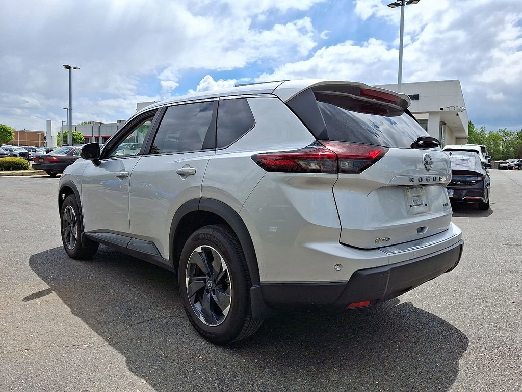 Used 2025 Nissan Rogue SV image 4