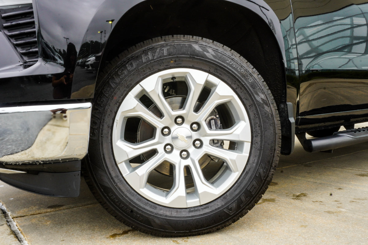 Used 2023 Chevrolet Silverado 1500 LTZ AWD/4WD image 6