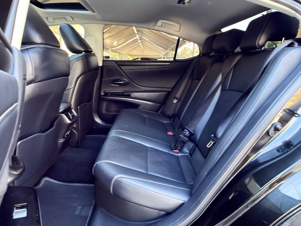 Certified 2025 Lexus ES 300h w/ Premium Package FWD image 18