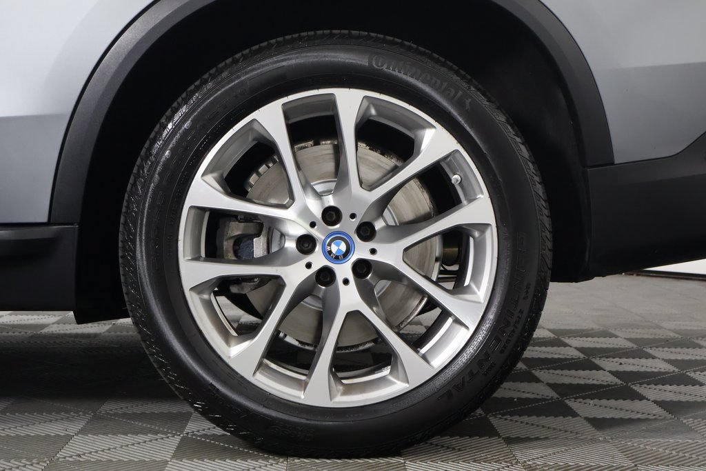 Used 2024 BMW X5 xDrive50e w/ Parking Assistance Package AWD/4WD image 16