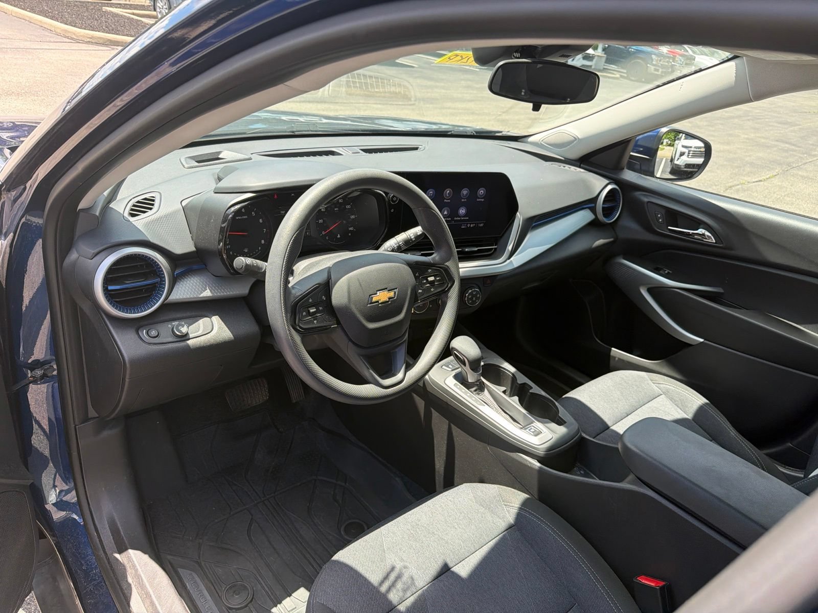 Used 2024 Chevrolet Trax LS w/ LS Convenience Package FWD image 10
