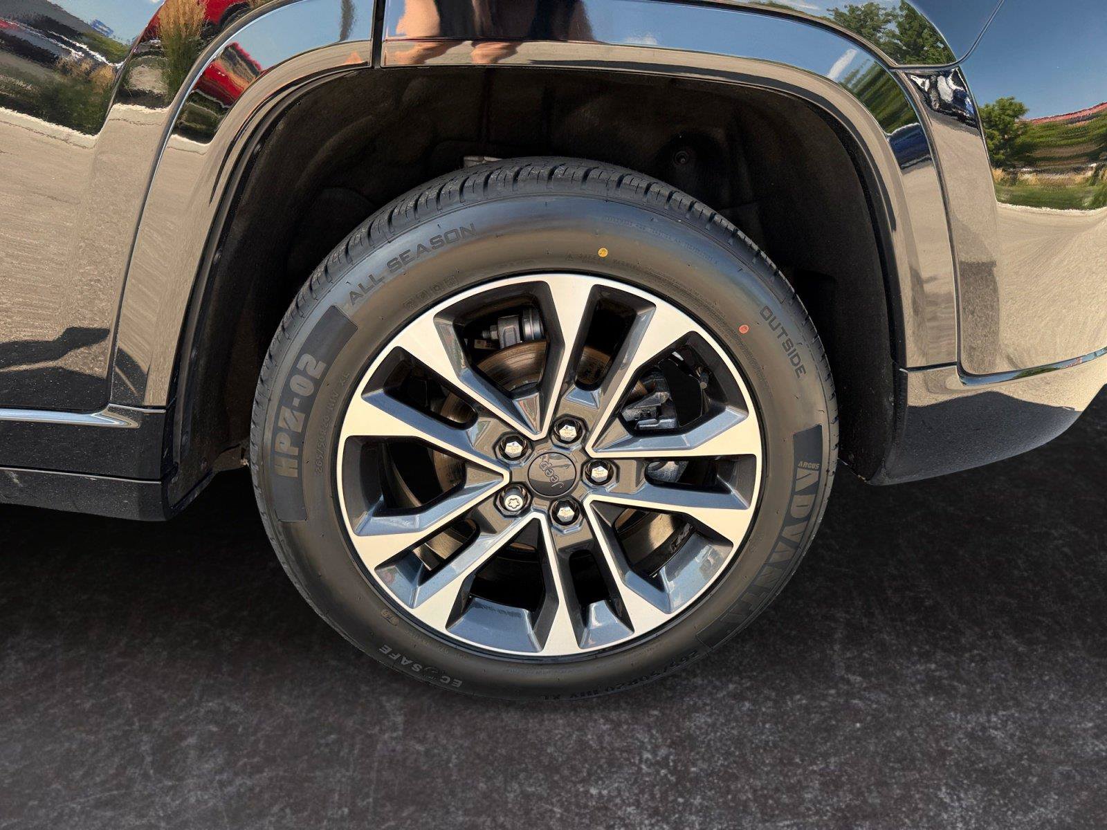 Used 2022 Jeep Grand Cherokee Overland AWD/4WD image 29