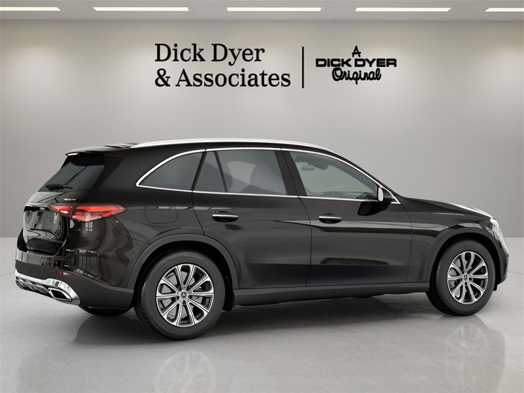 Used 2025 Mercedes-Benz GLC 300 4MATIC image 6