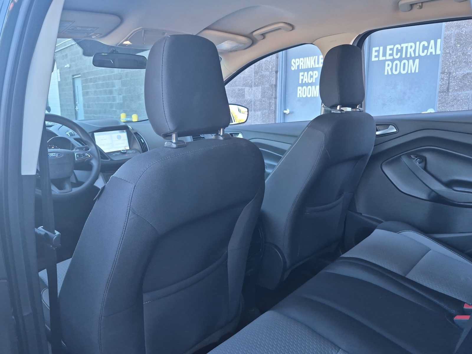 Used 2019 Ford Escape SE FWD image 18