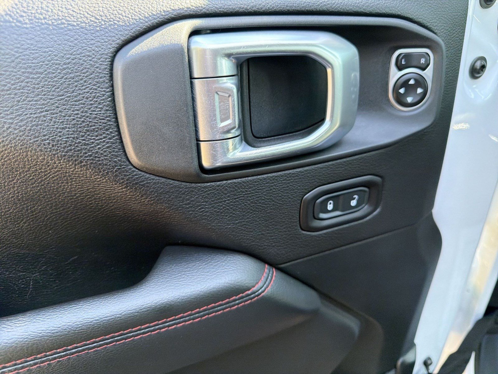 Used 2020 Jeep Gladiator Rubicon AWD/4WD image 22