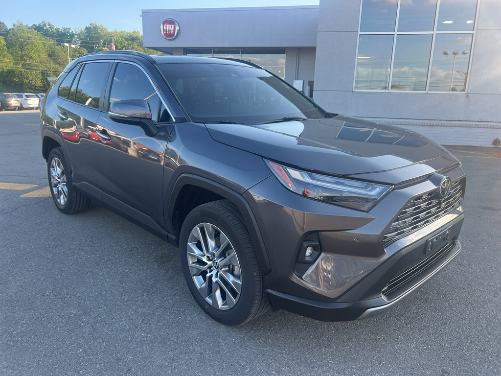 Used 2022 Toyota RAV4 Limited FWD image 3