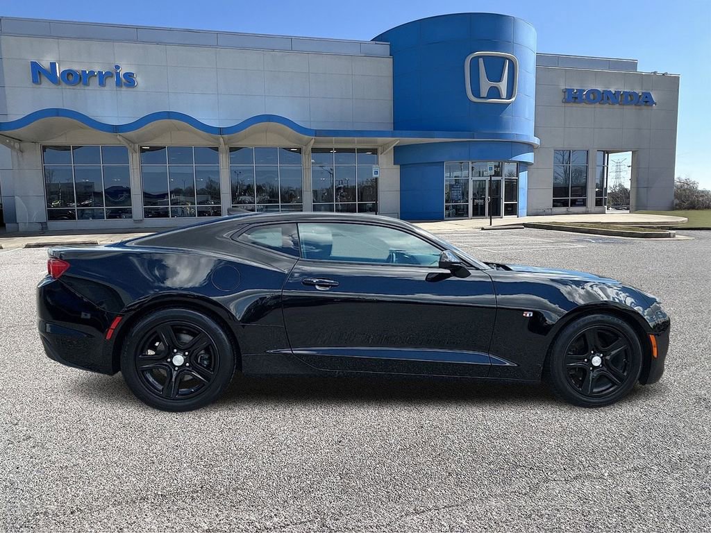 Used 2019 Chevrolet Camaro LT RWD image 5