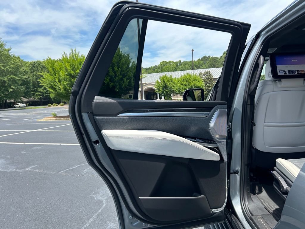 Used 2025 Cadillac Escalade V AWD/4WD image 70