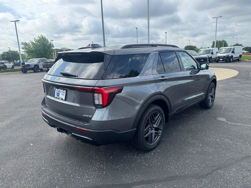 New 2026 Ford Explorer ST-Line w/ ST-Line Street Pack AWD/4WD image 3