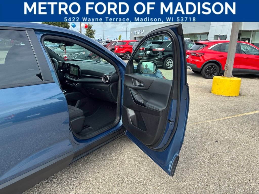 Used 2025 Chevrolet Equinox LT AWD/4WD image 42