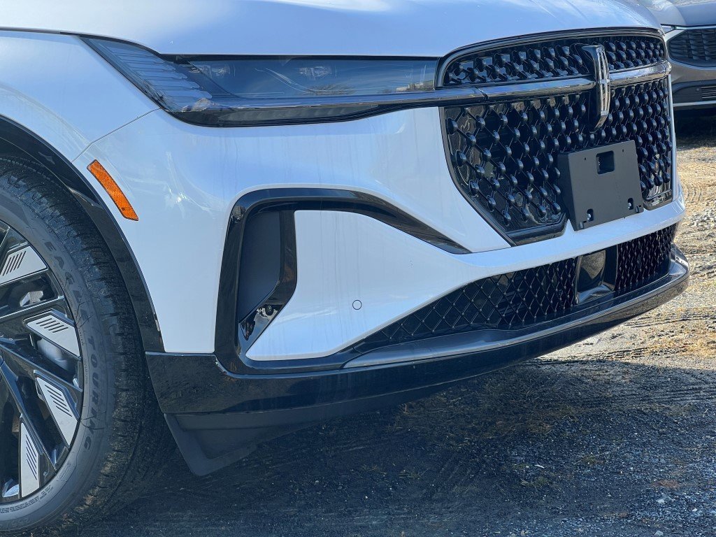 New 2026 Lincoln Nautilus Reserve w/ Jet Appearance Package image 2