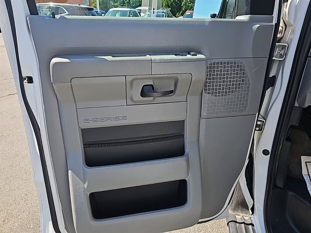 Used 2012 Ford E-350 and Econoline 350 Super Duty Wagon RWD image 11