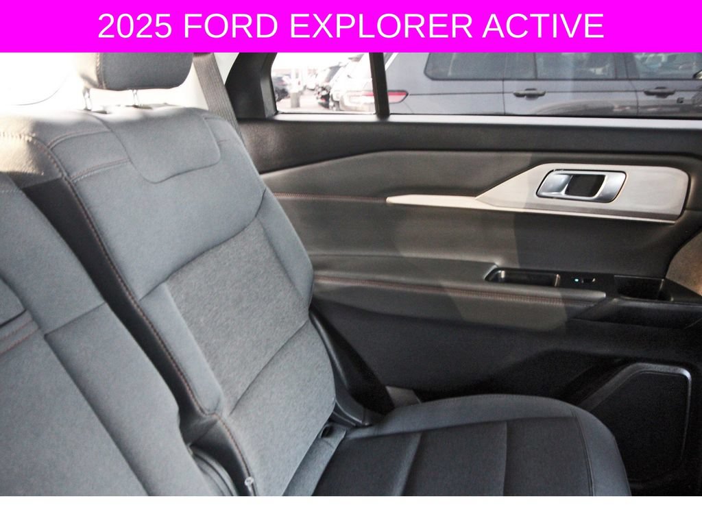 Used 2025 Ford Explorer Active RWD image 14