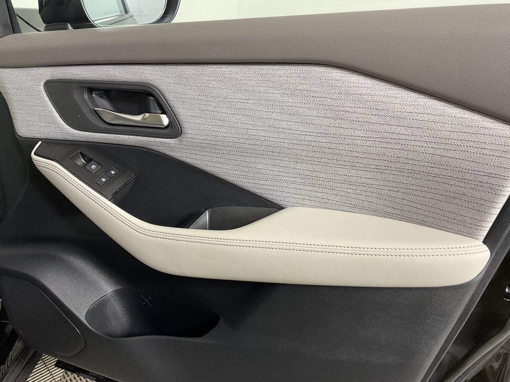 Used 2023 Nissan Rogue SV AWD/4WD image 23