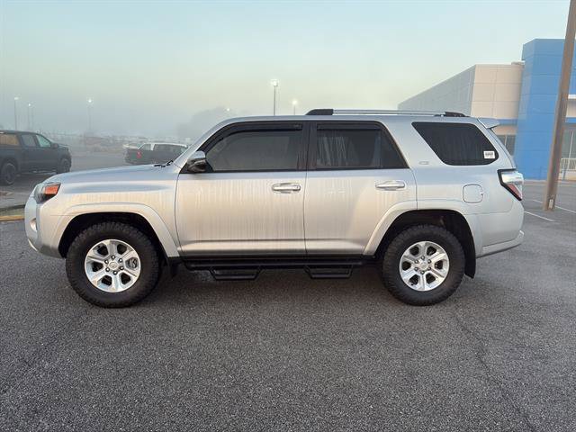 Used 2022 Toyota 4Runner SR5 Premium w/ Moonroof Package RWD image 4