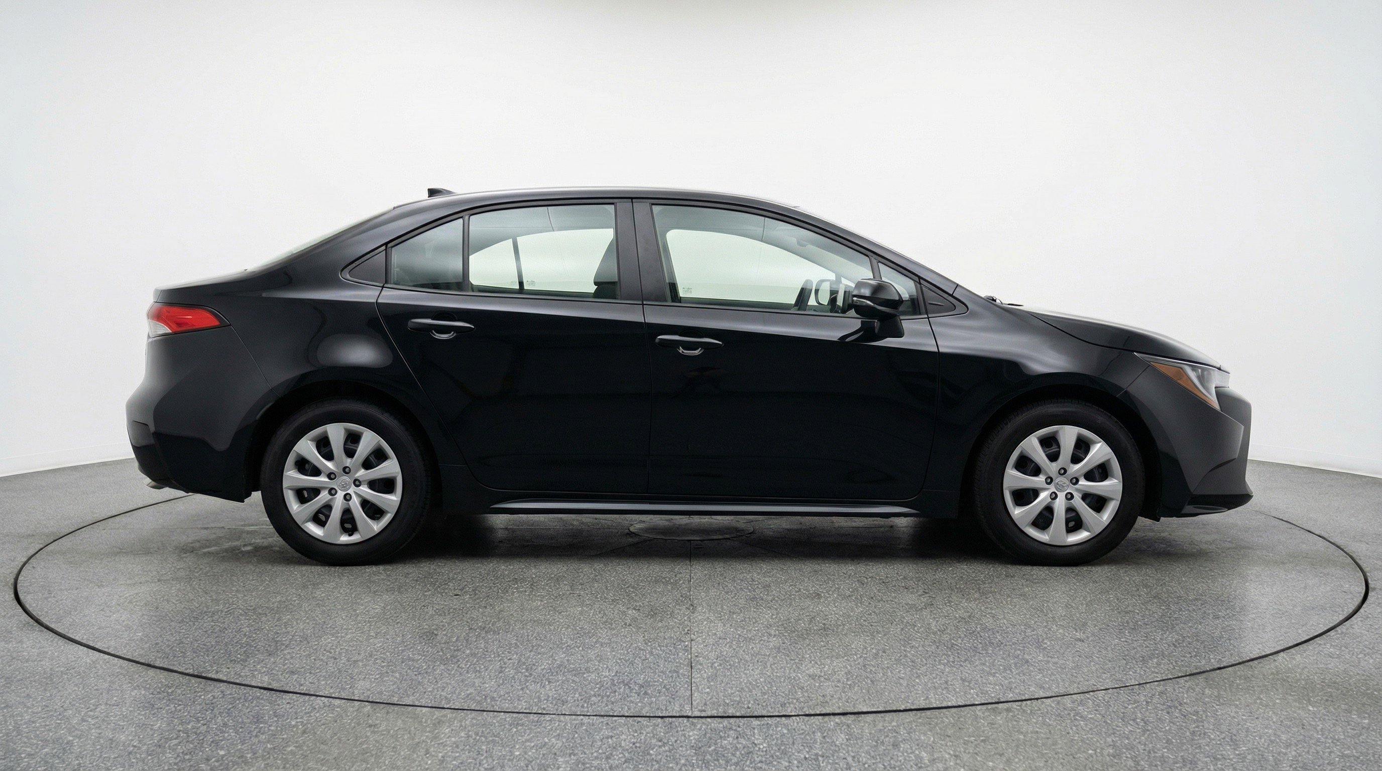 Used 2025 Toyota Corolla LE FWD image 11
