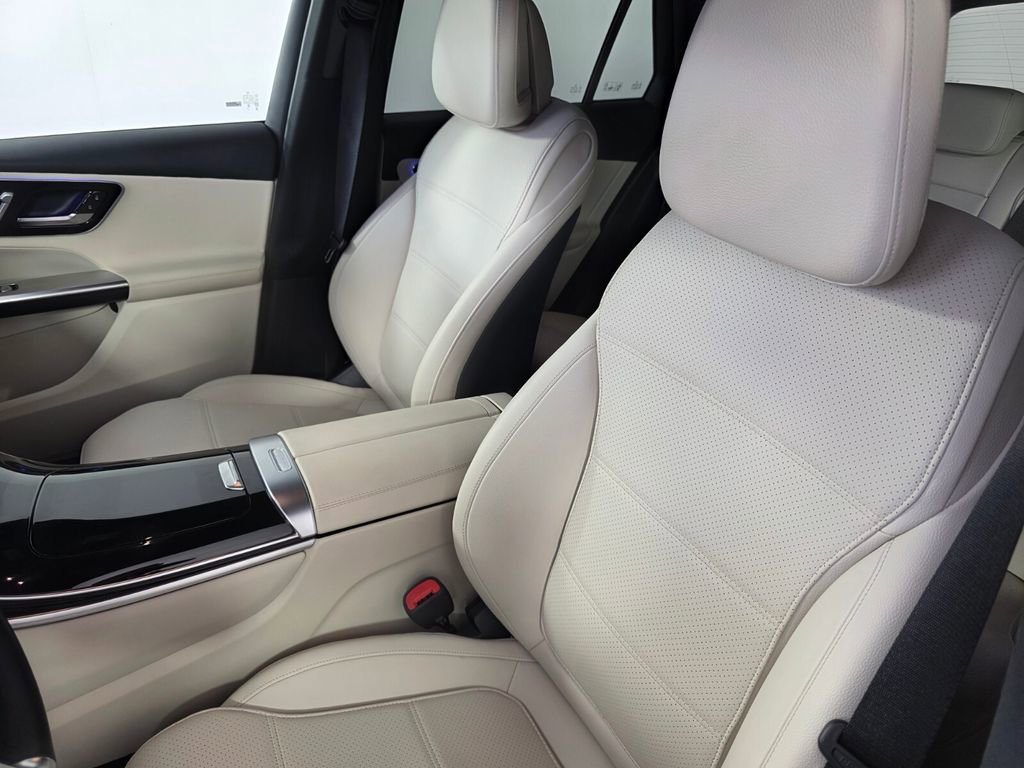 Certified 2025 Mercedes-Benz GLC 300 4MATIC image 11