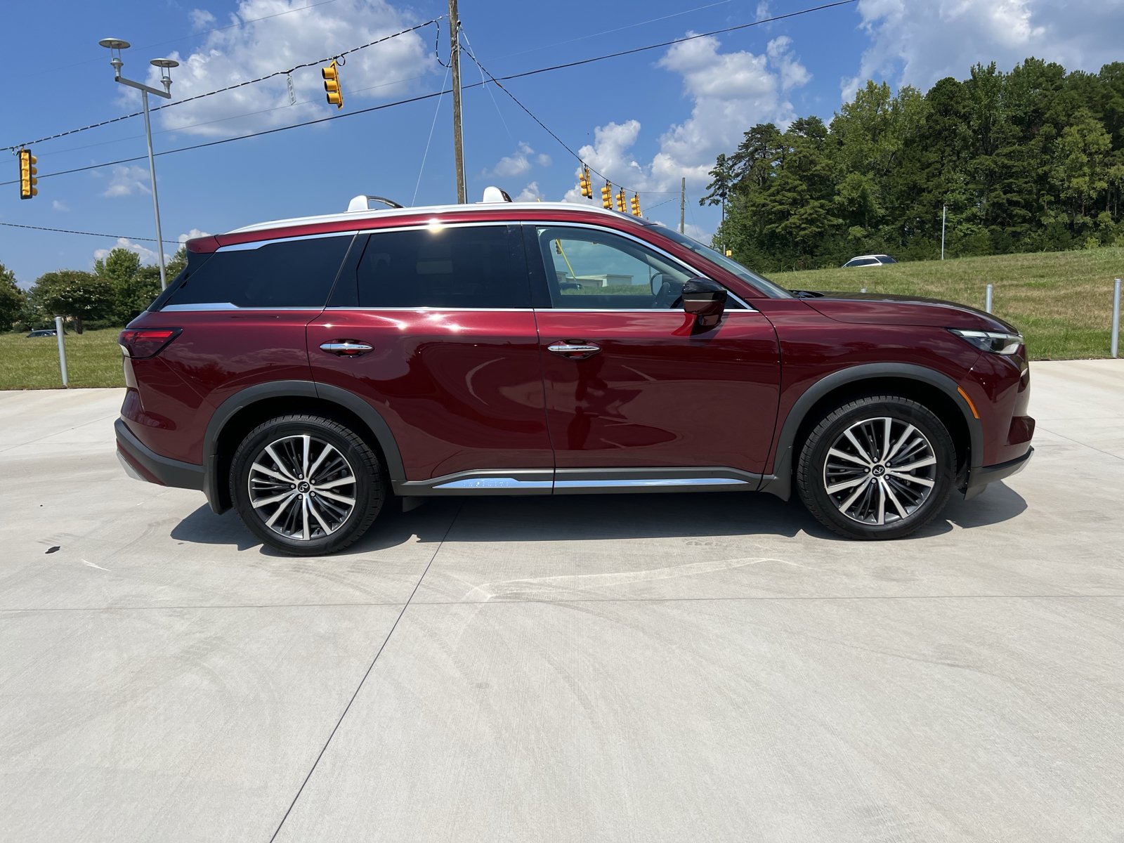 Used 2022 INFINITI QX60 Sensory w/ Cargo Package FWD image 9