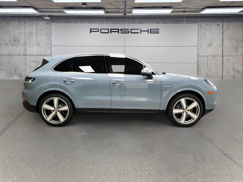 Certified 2024 Porsche Cayenne AWD/4WD image 8