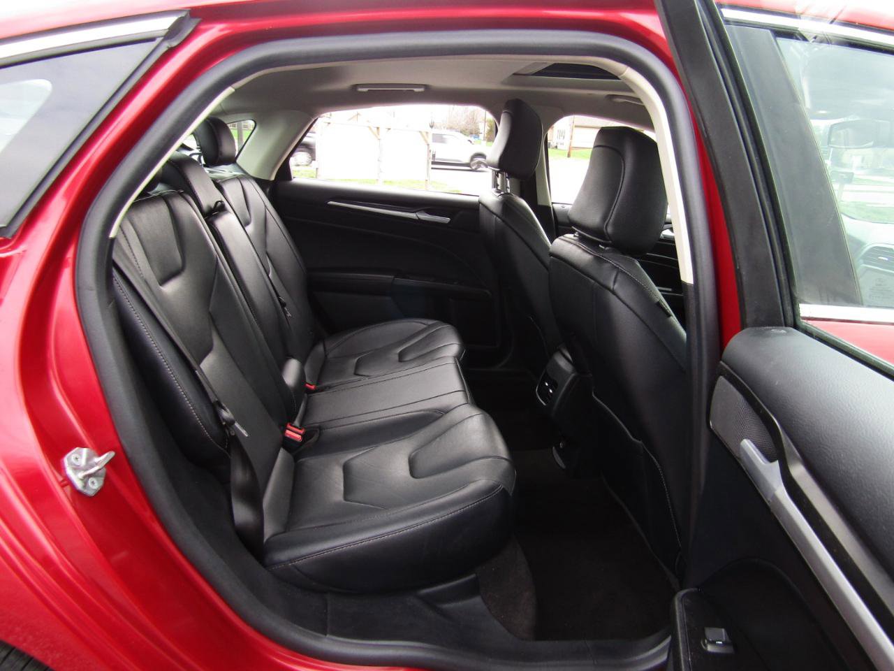 Used 2020 Ford Fusion Energi Titanium FWD image 25