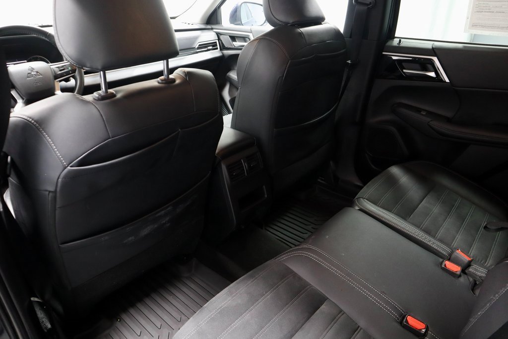 Used 2022 Mitsubishi Outlander SE image 22