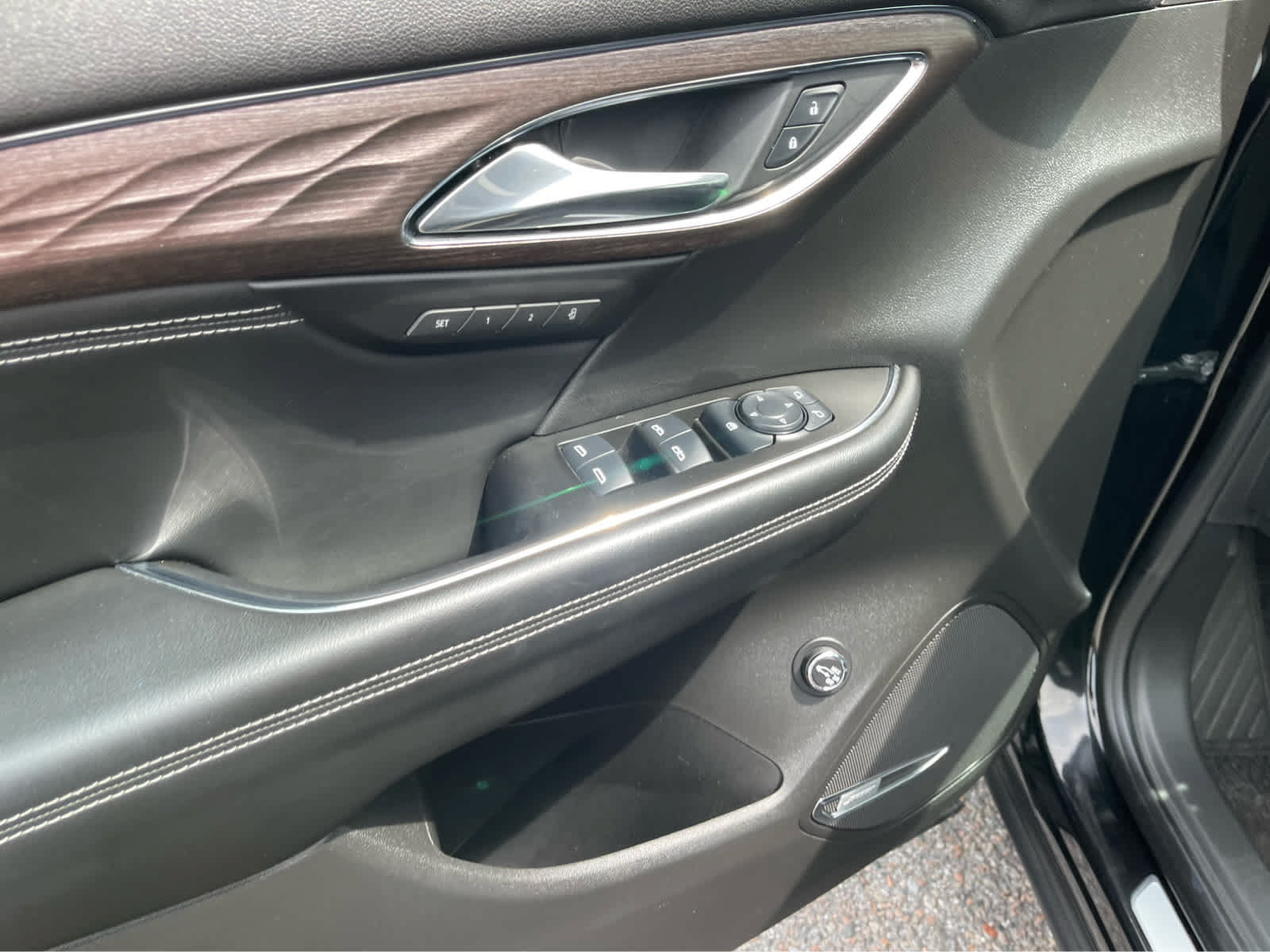 Used 2022 Buick Envision Avenir w/ Technology Package II FWD image 14