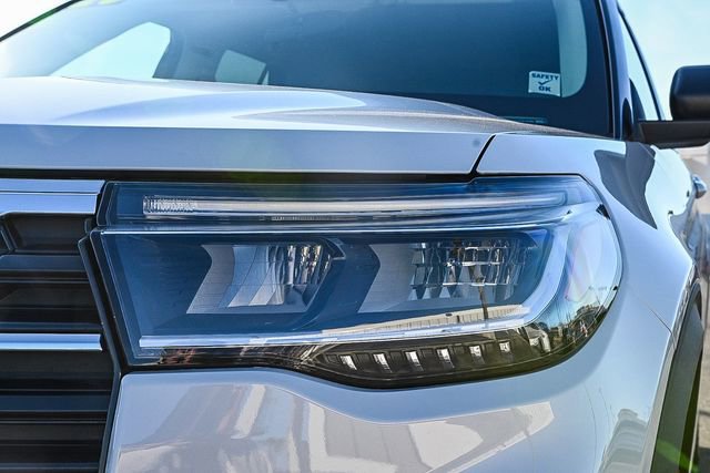 Used 2025 Ford Explorer Active w/ Active Comfort Package image 4