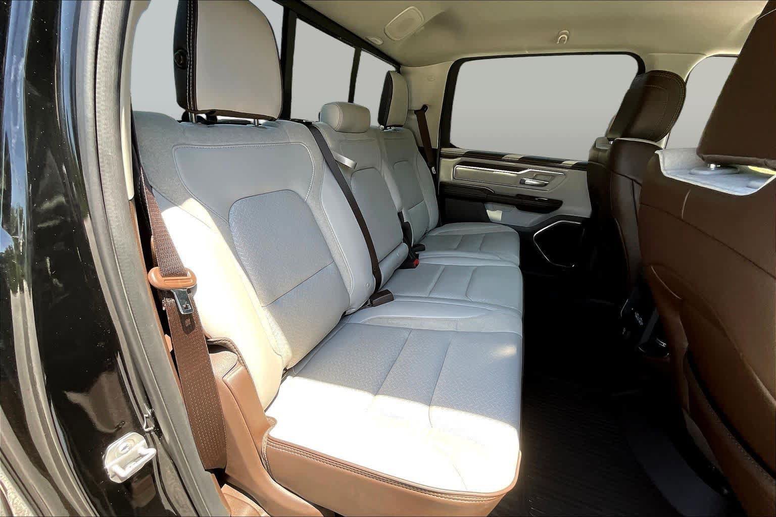 Used 2025 RAM 1500 Laramie AWD/4WD image 39