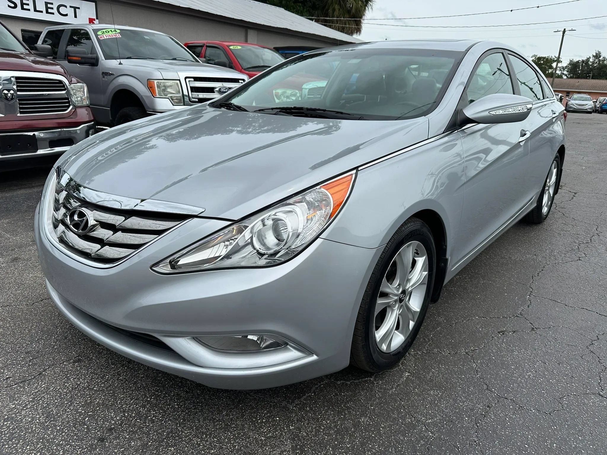 Used 2011 Hyundai Sonata Limited w/ Navigation Pkg 5 FWD image 2