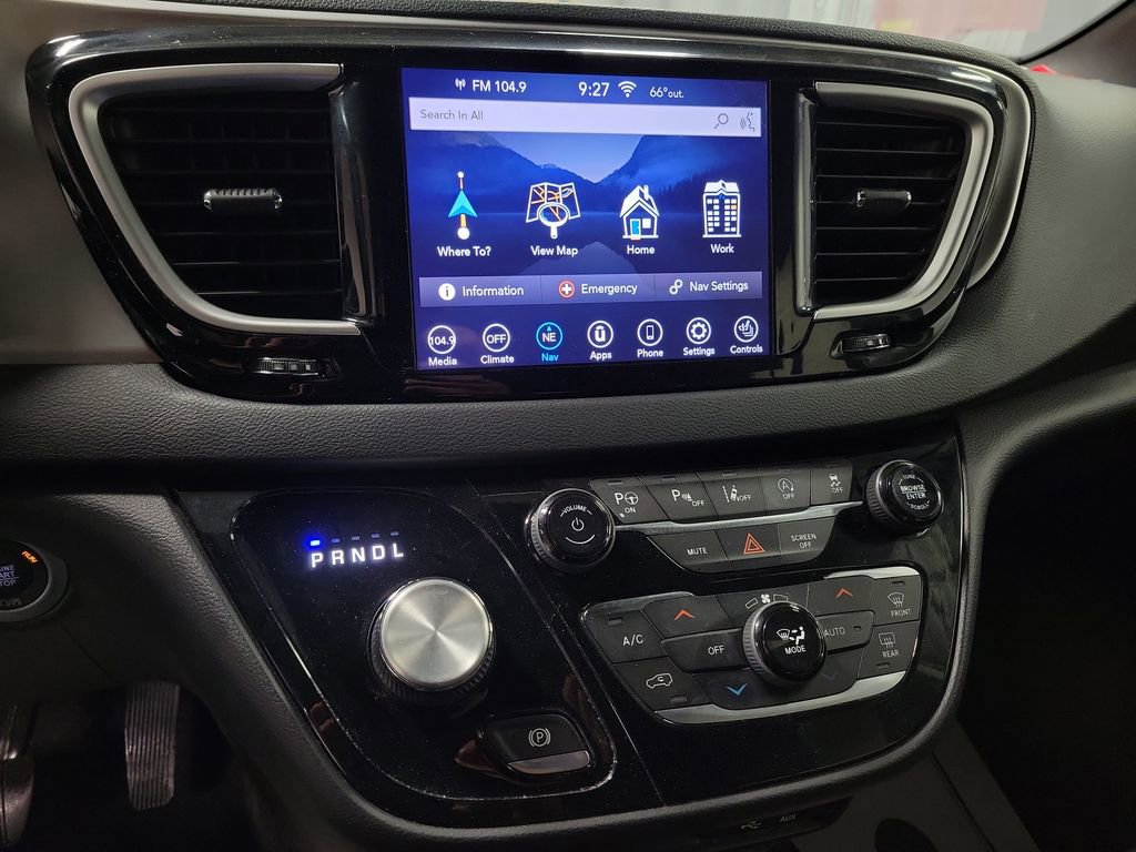 Used 2020 Chrysler Pacifica Touring-L w/ Advanced Safetytec Group image 15