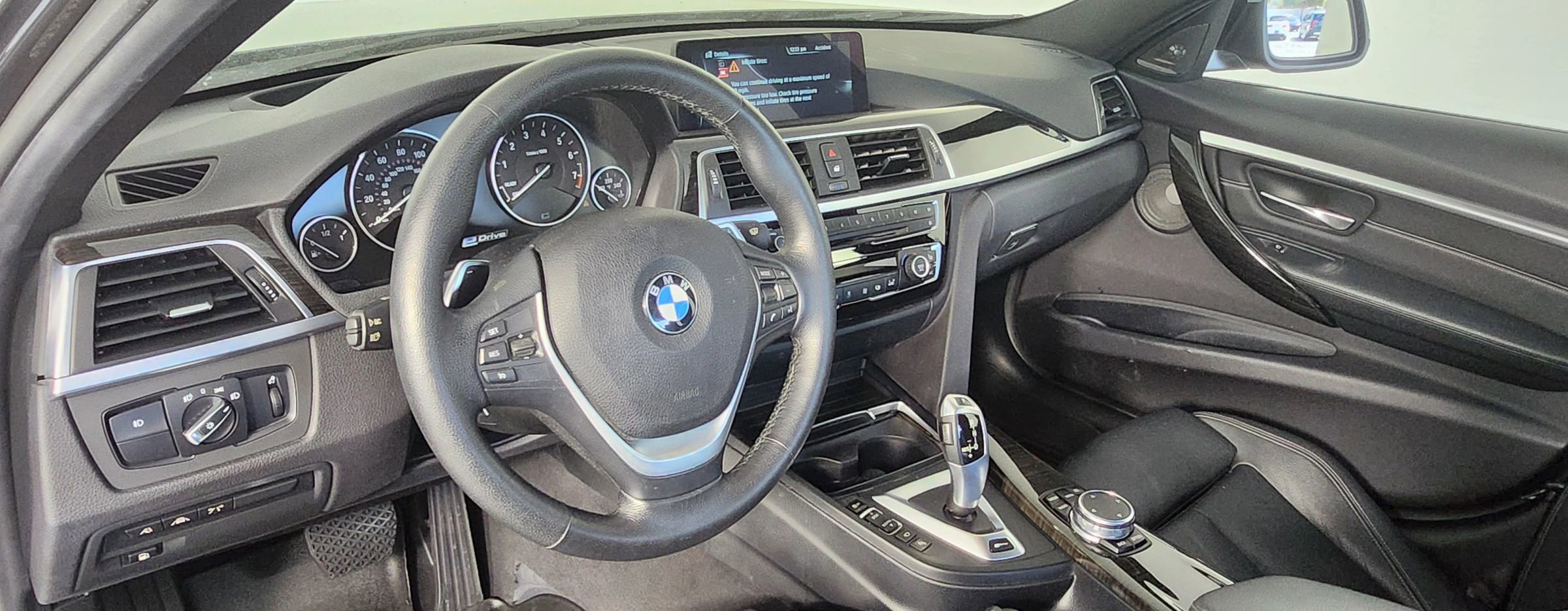Used 2016 BMW 330e image 11