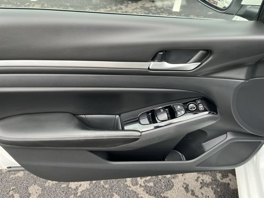 Used 2023 Nissan Altima 2.5 SV FWD image 13