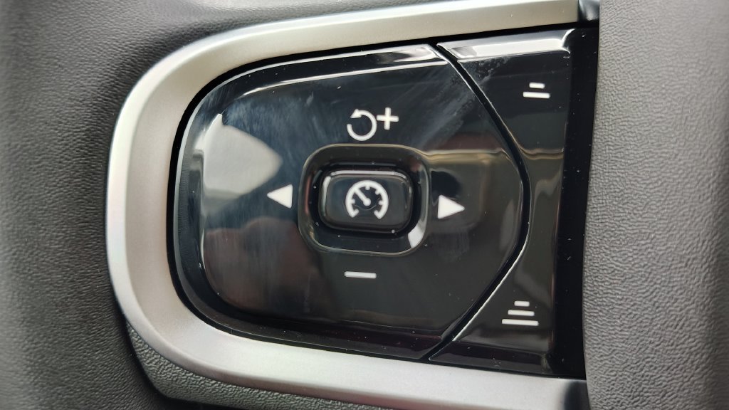 New 2026 Volvo XC60 B5 Plus w/ Climate Package AWD/4WD image 13
