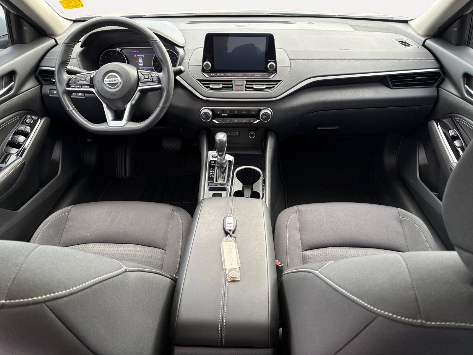 Used 2022 Nissan Altima 2.5 SV w/ SV Premium Package image 3