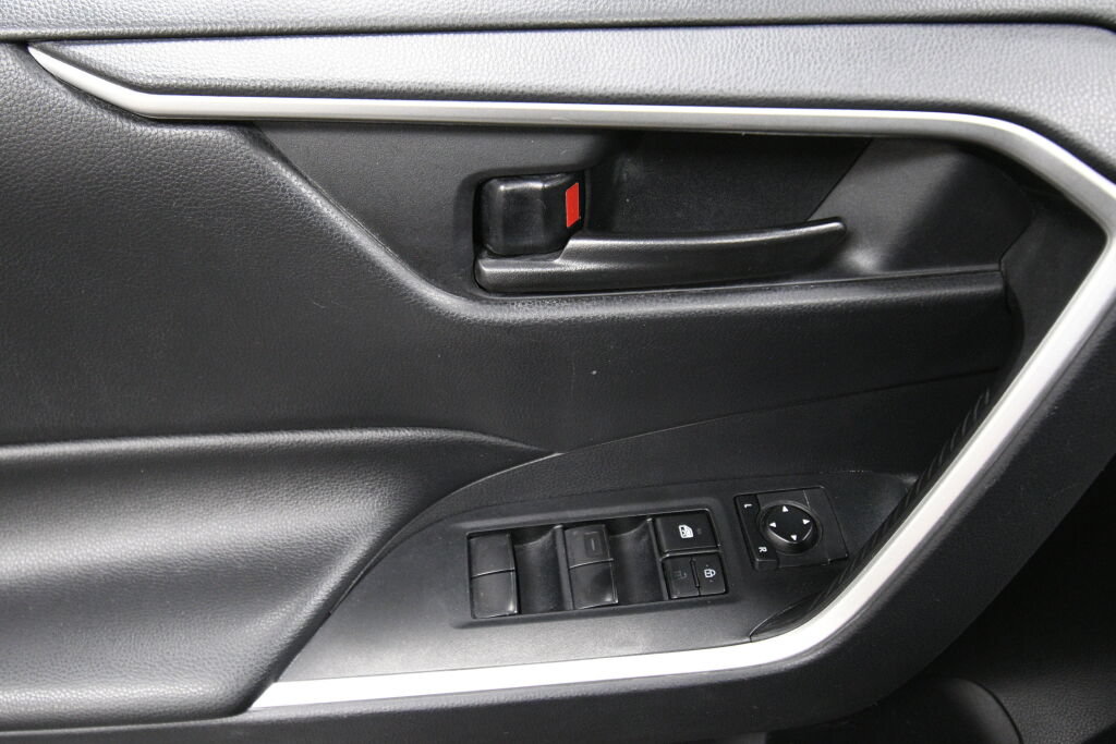 Used 2019 Toyota RAV4 LE w/ All Weather Liner Package AWD/4WD image 11