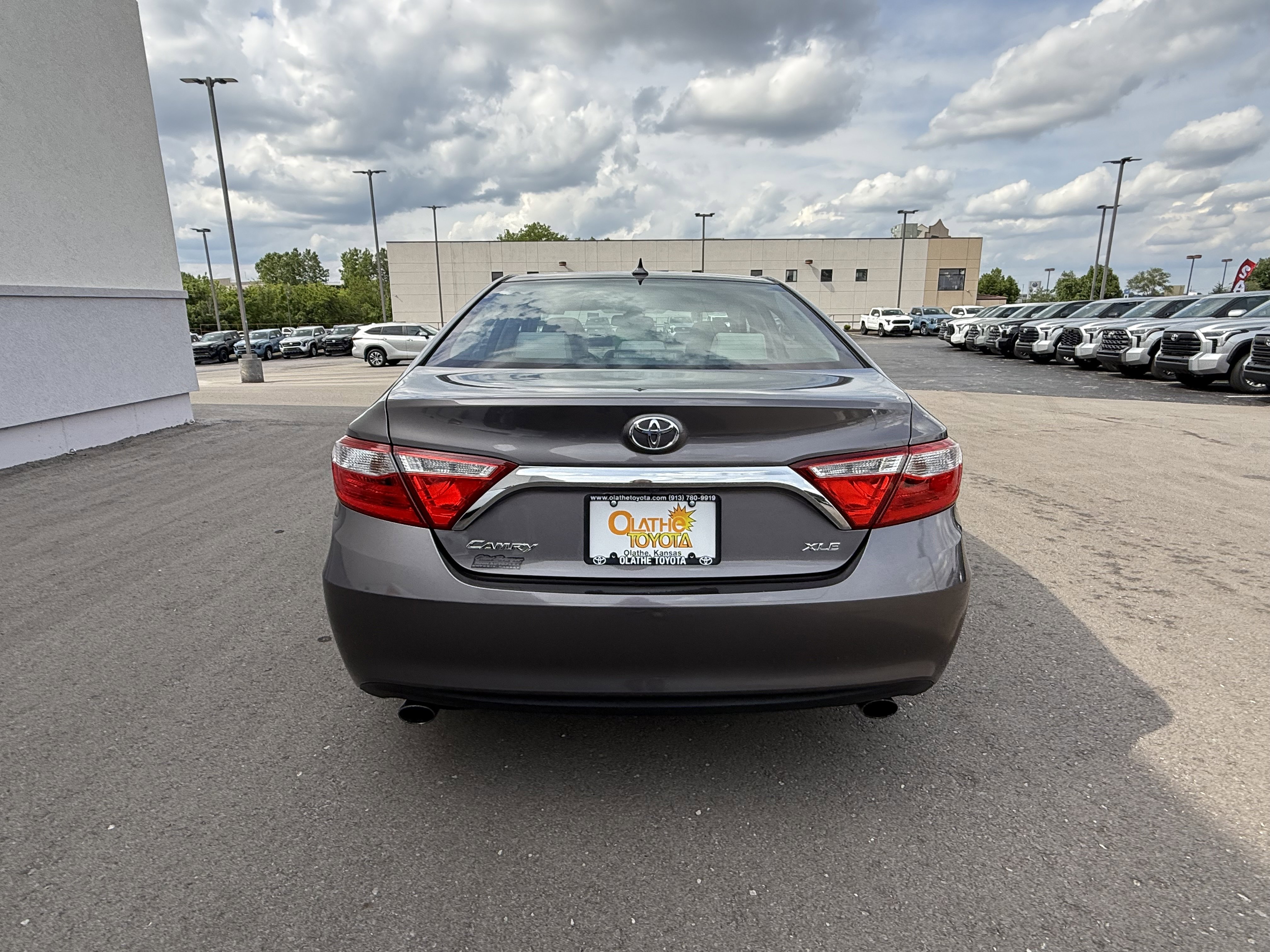 Used 2015 Toyota Camry XLE w/ Advanced Technology Package FWD image 4