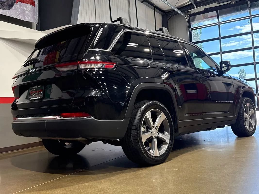 Used 2023 Jeep Grand Cherokee 4WD 4xe image 41