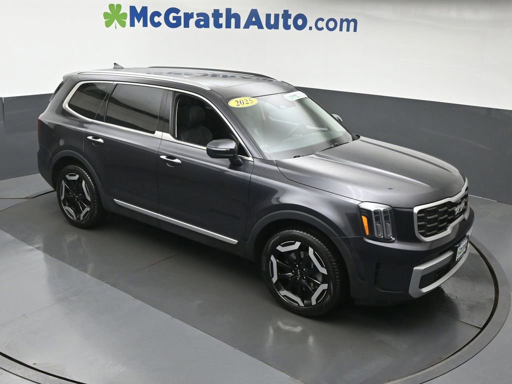 Used 2025 Kia Telluride S image 3