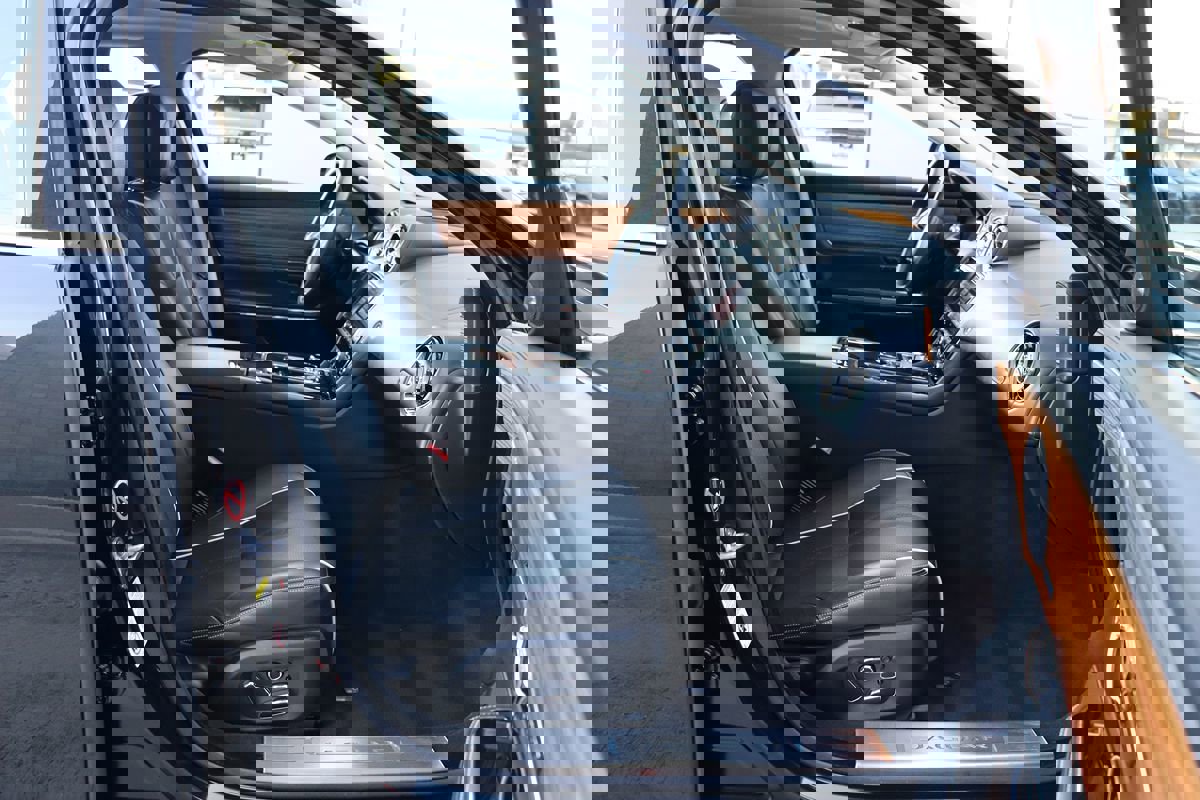 Used 2014 Jaguar XJ L Portfolio image 33