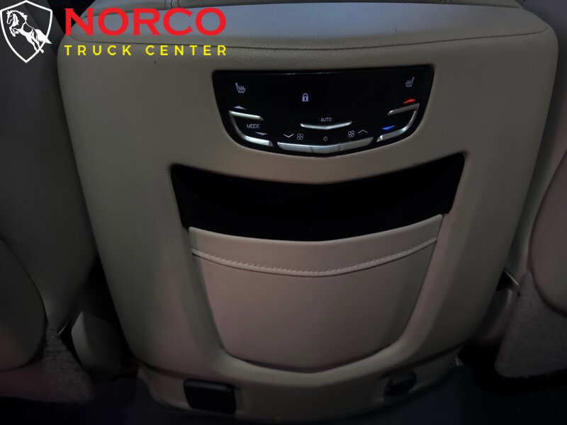 Used 2019 Cadillac Escalade ESV Luxury RWD image 19