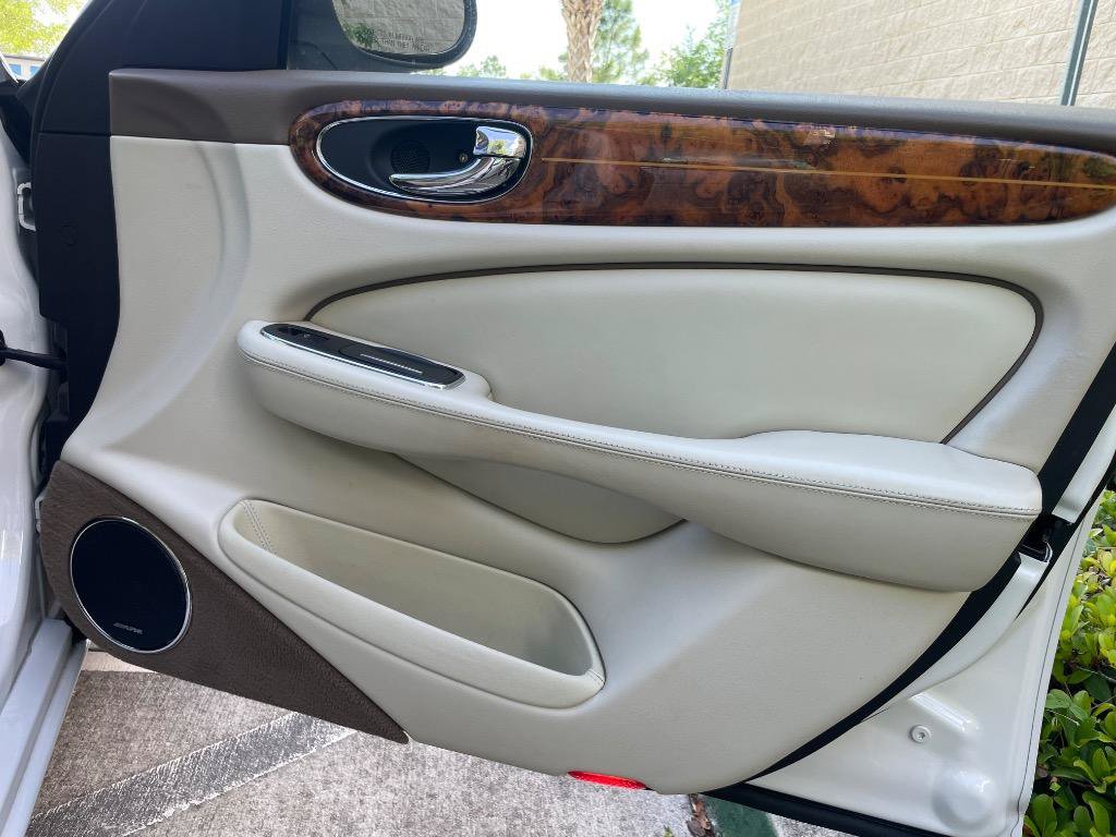 Used 2005 Jaguar XJ Vanden Plas RWD image 37