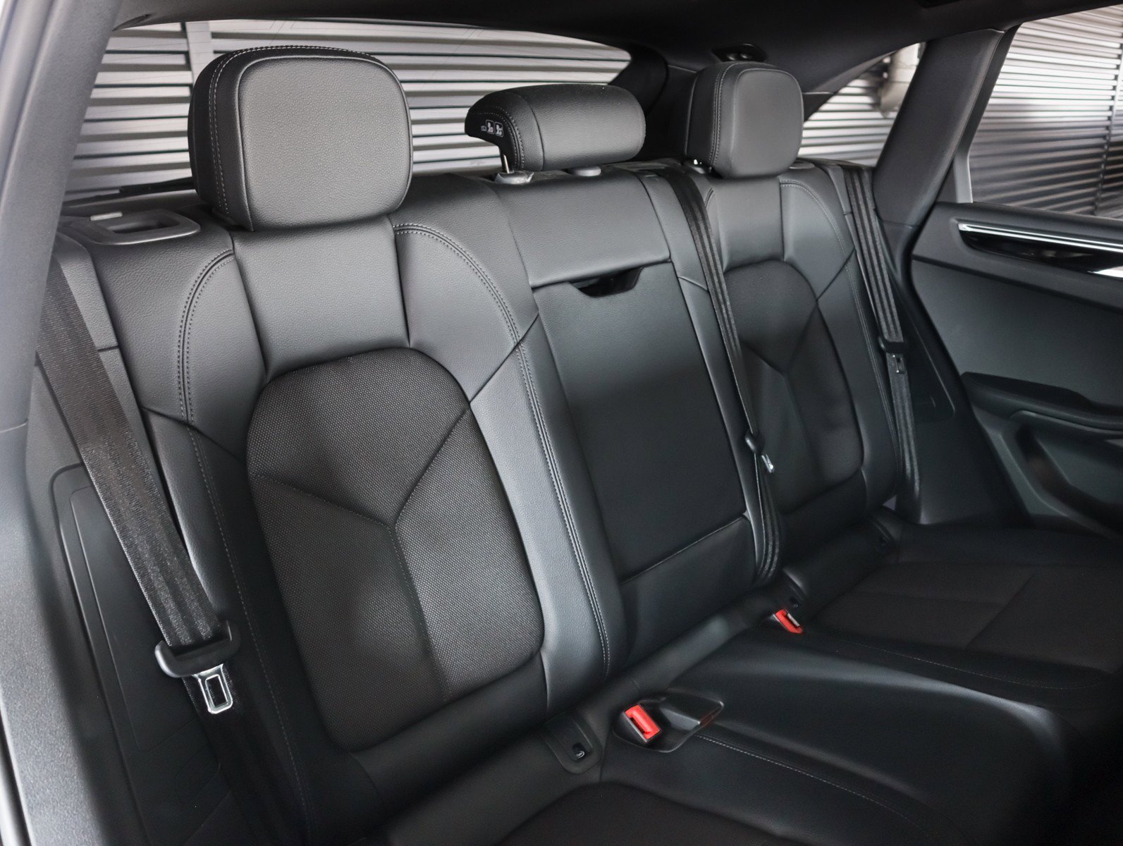 Used 2023 Porsche Macan AWD/4WD image 6