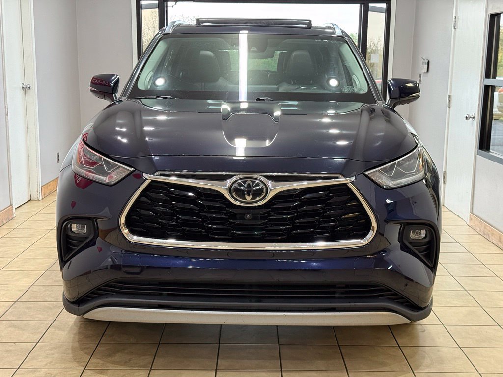 Used 2020 Toyota Highlander Platinum AWD/4WD image 2