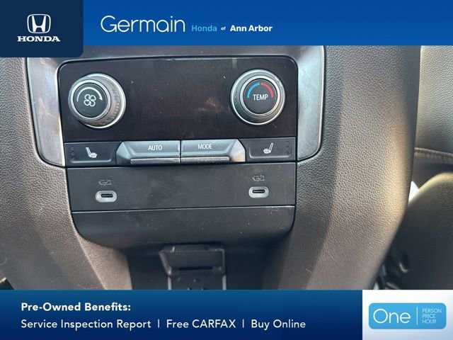 Used 2024 Chevrolet Suburban Z71 w/ Luxury Package AWD/4WD image 19