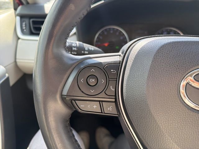Used 2020 Toyota RAV4 XLE Premium image 21