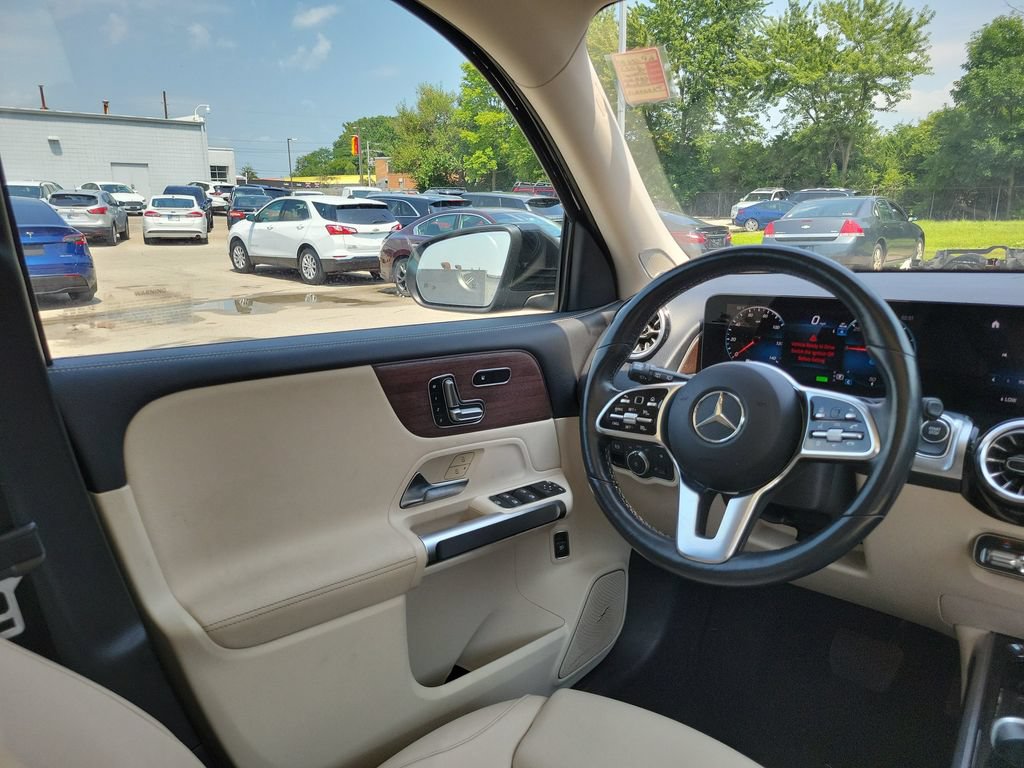 Used 2023 Mercedes-Benz EQB 300 4MATIC w/ Pinnacle Package image 8