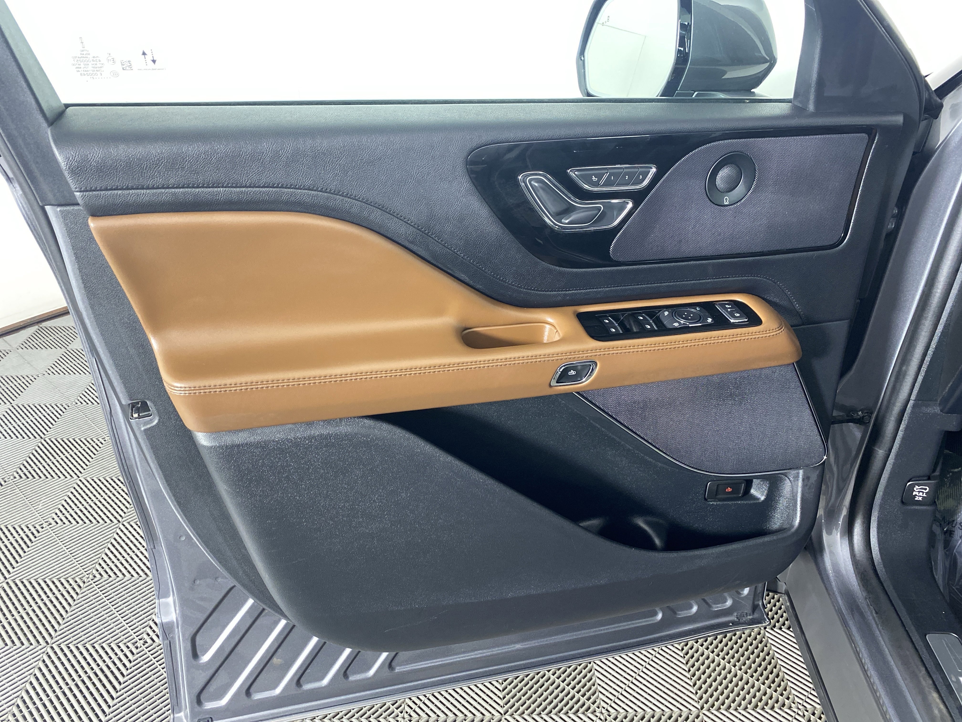 Used 2021 Lincoln Aviator Reserve w/ Equipment Group 208A image 16