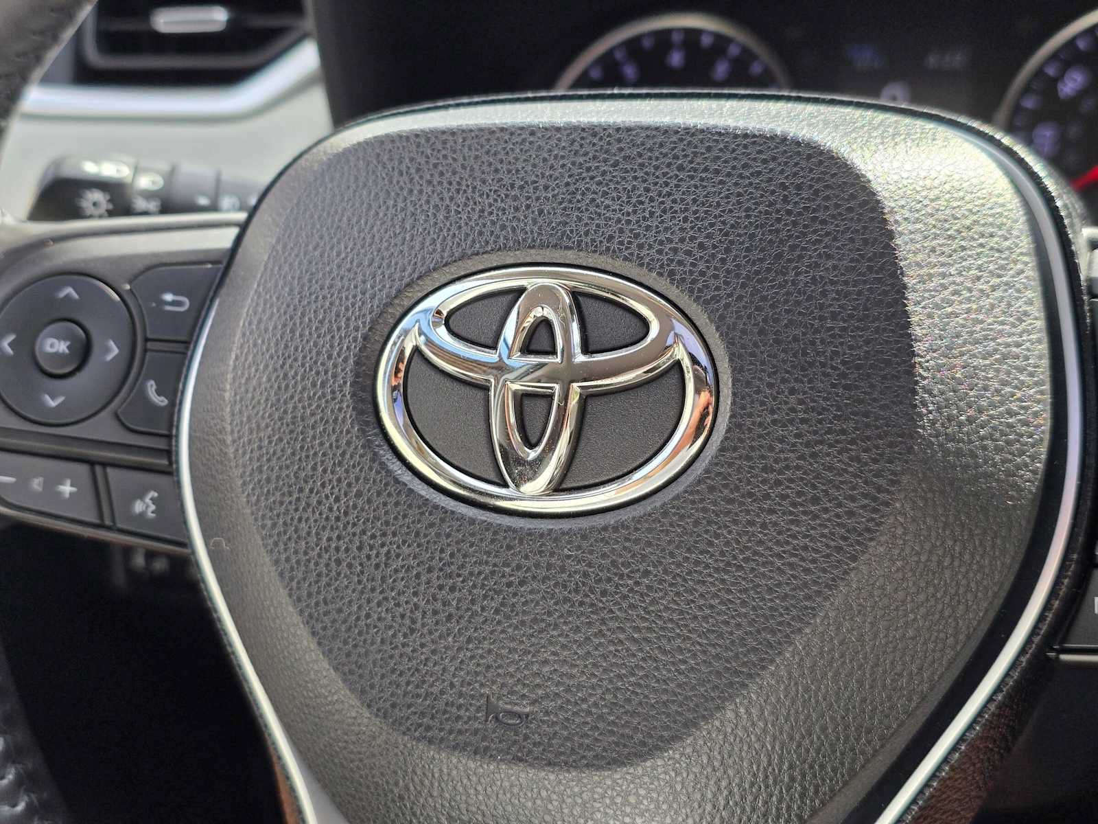 Used 2021 Toyota RAV4 XLE Premium AWD/4WD image 31