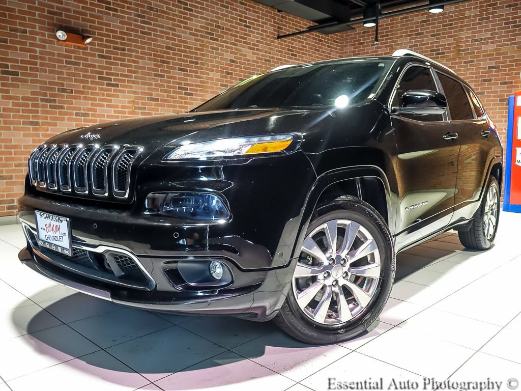 Used 2017 Jeep Cherokee Overland w/ Technology Group AWD/4WD image 2