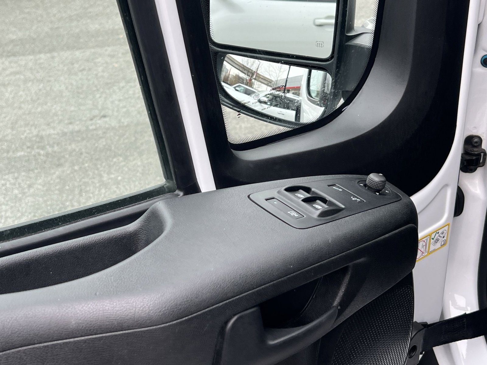 Used 2024 RAM ProMaster 2500 w/ Convenience Group image 13